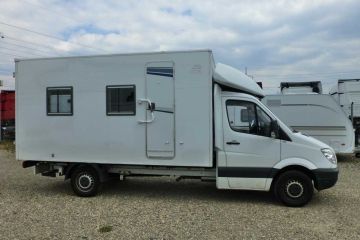 Produkční kancelář auto