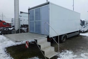 Mercedes Atego na film