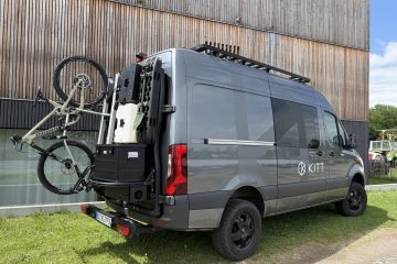 Univerzální rám na zadní straně vozu