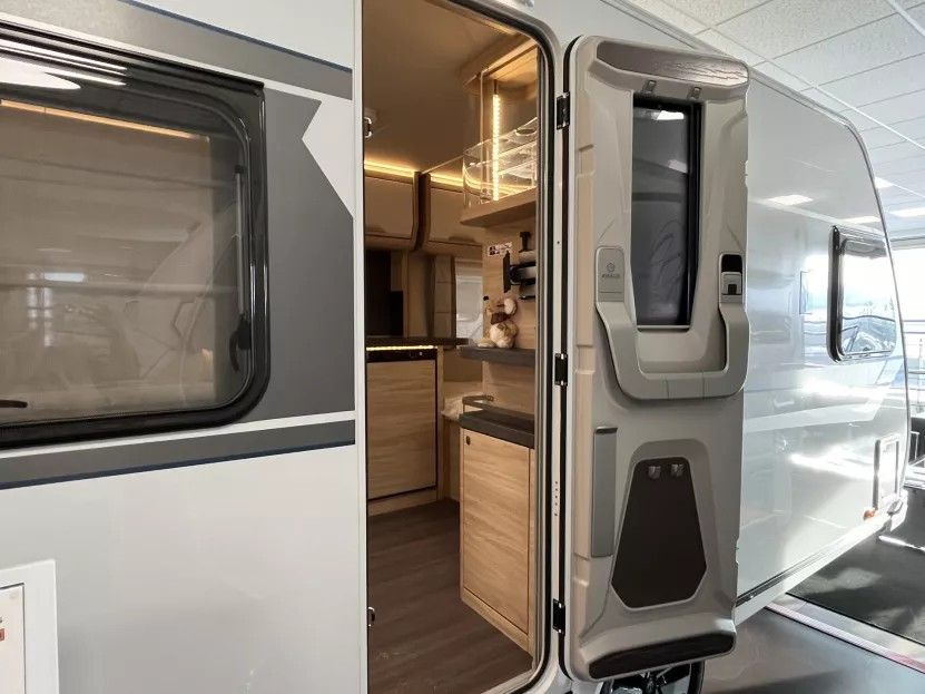 KNAUS SUDWIND 450 FU 60 YEARS