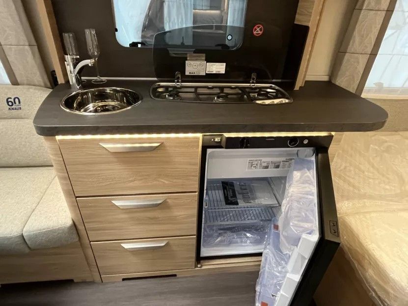 KNAUS SUDWIND 450 FU 60 YEARS