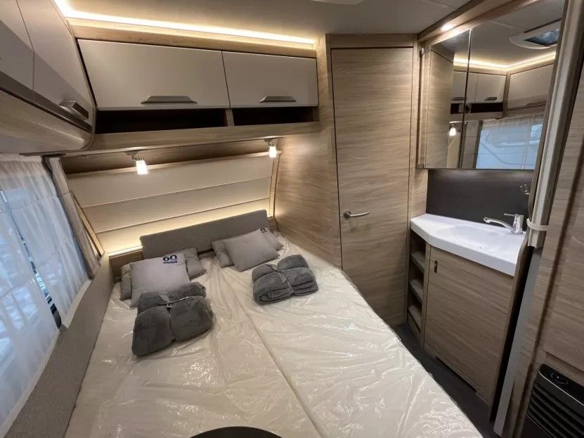 KNAUS SUDWIND 450 FU 60 YEARS