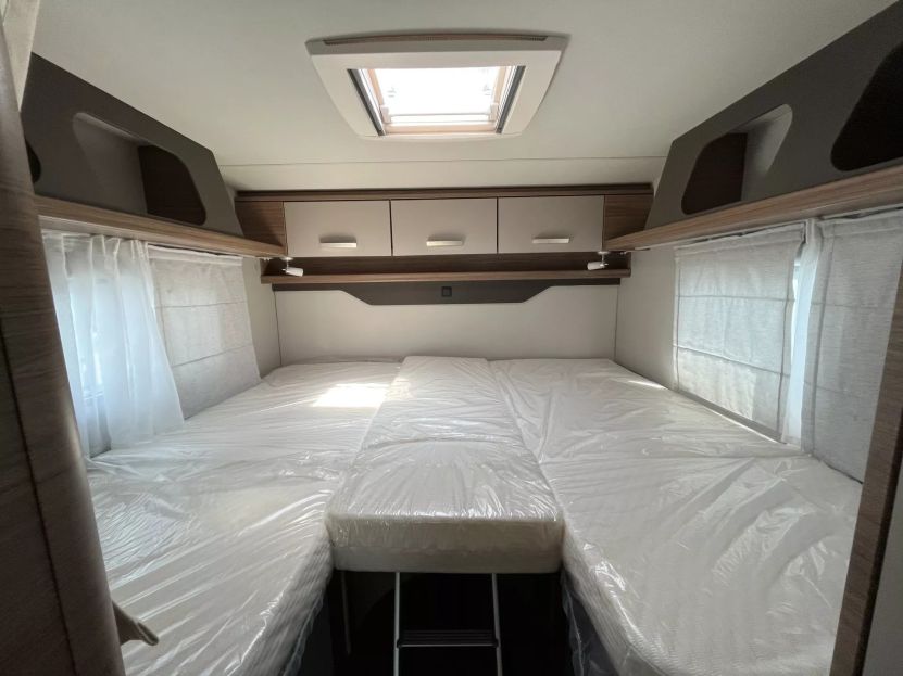 KNAUS LIVE WAVE 700 MEG