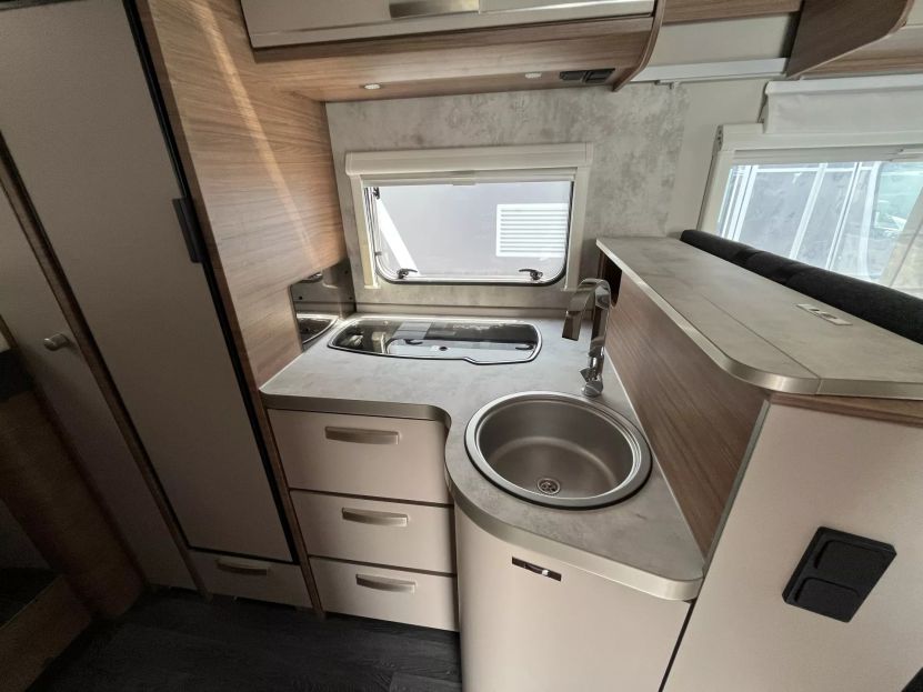 KNAUS LIVE WAVE 700 MEG