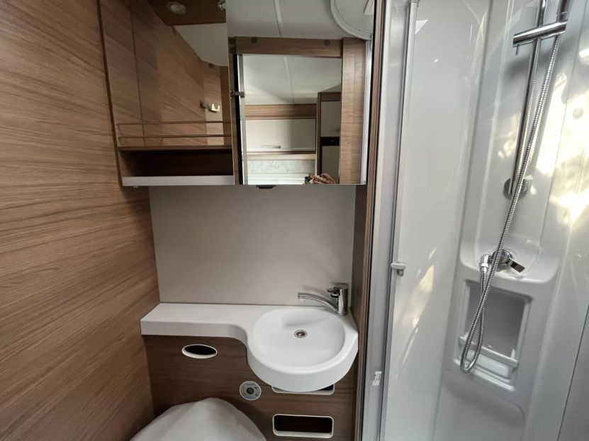 KNAUS LIVE WAVE 700 MEG