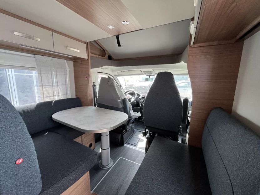 KNAUS LIVE WAVE 700 MEG