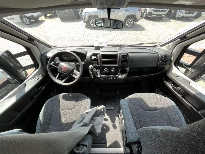 KNAUS LIVE WAVE 700 MEG