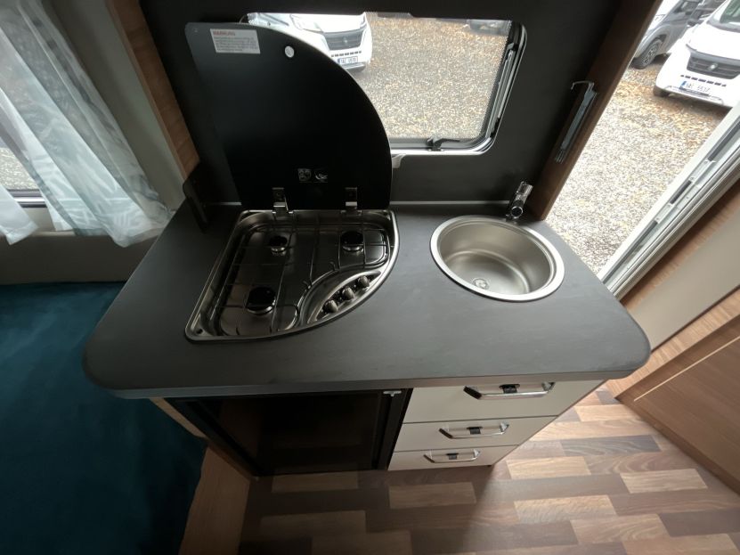 Weinsberg CaraOne 390 QD (4)