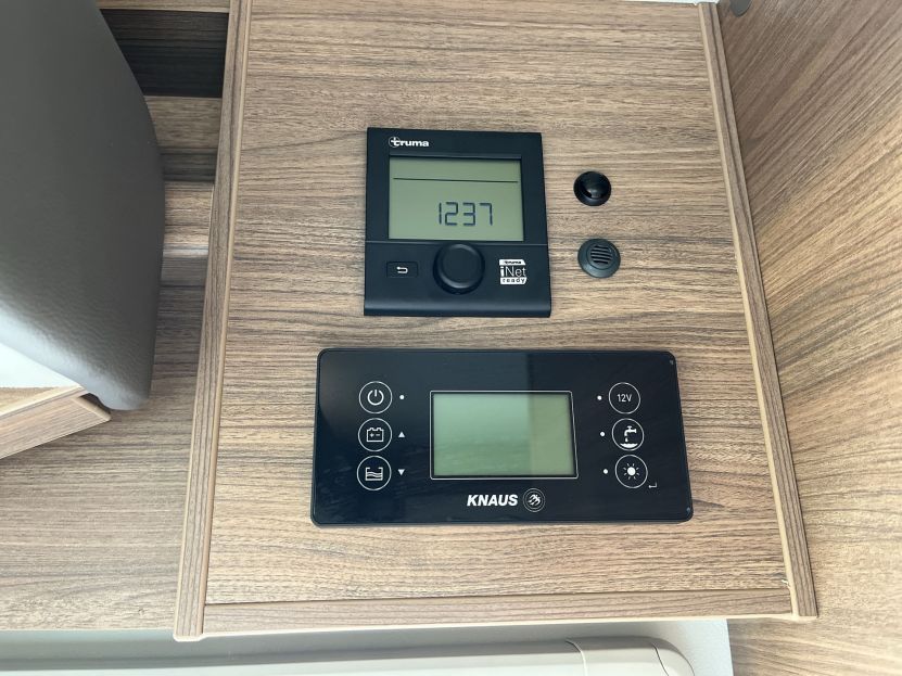 Knaus L!VE WAVE 700 MEG