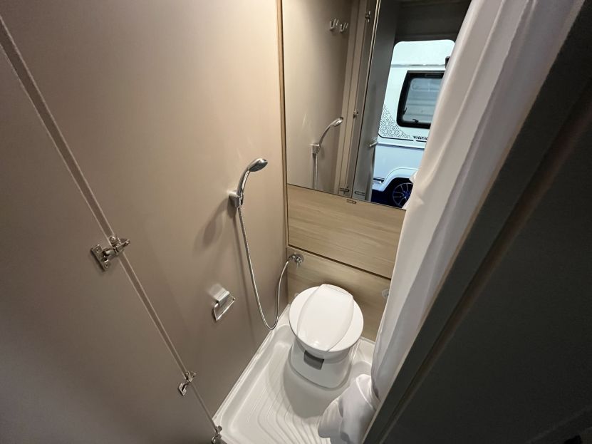 WEINSBERG CARACITO 470 QDK (64)