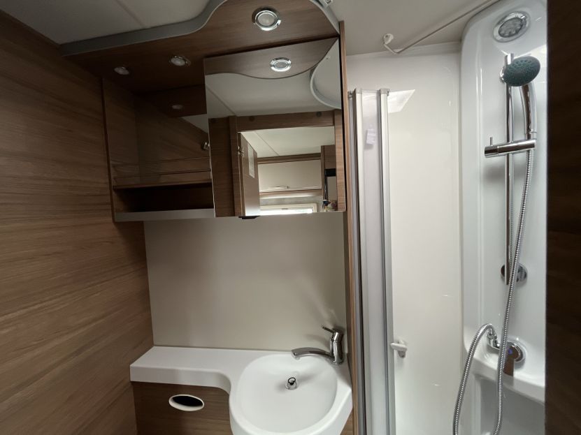 Knaus Live I 700 MEG