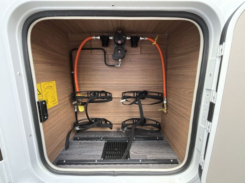 Knaus Live I 700 MEG