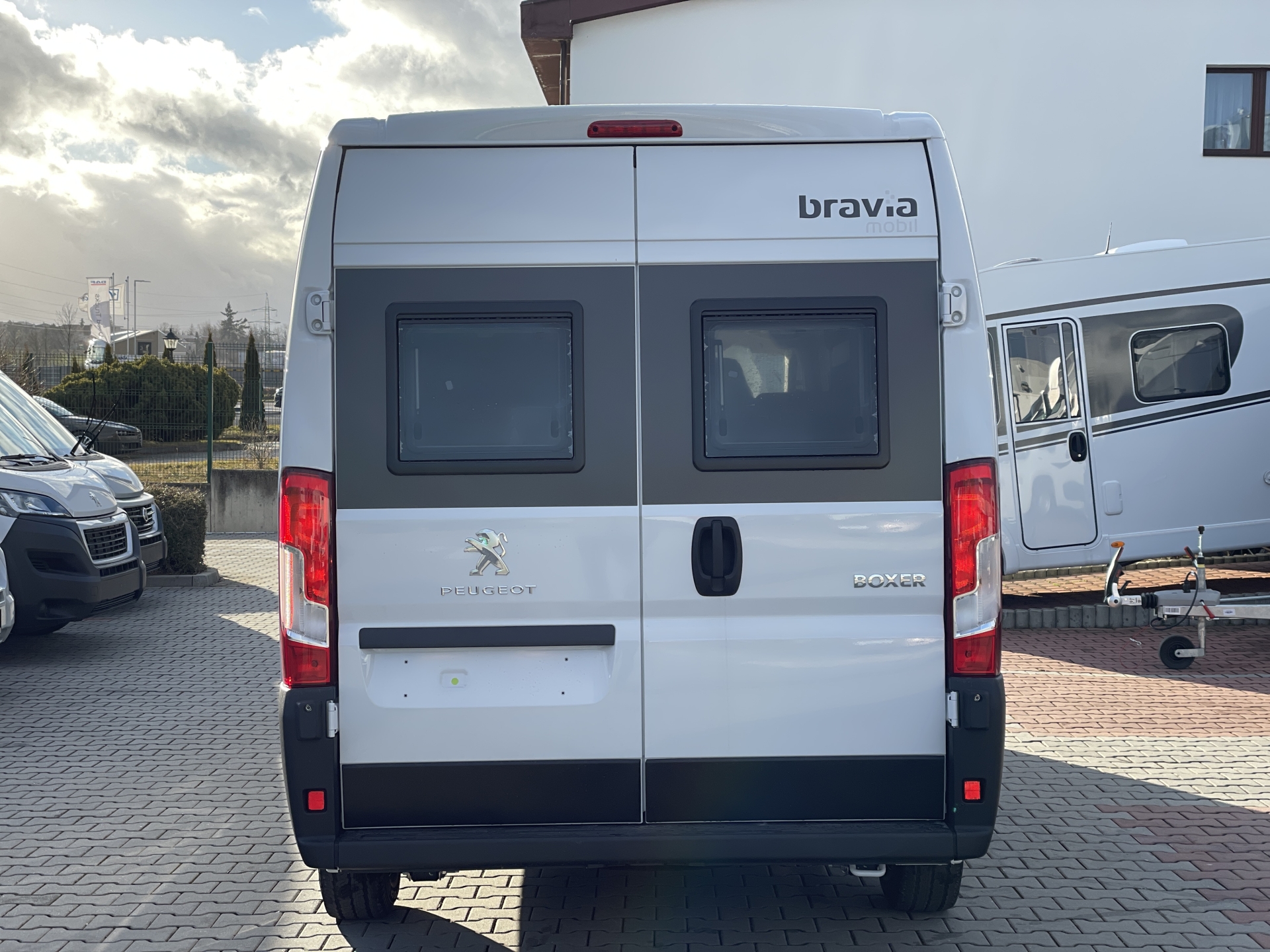 Vestavba Peugeot Bravia Hykro karavan