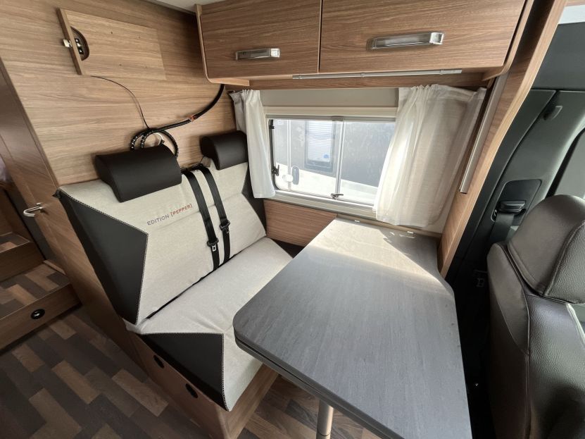 Weinsberg CaraCompact Suite PEPPER 640 MEG (22)