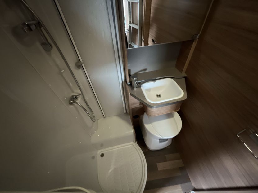 Weinsberg CaraCompact Suite PEPPER 640 MEG (22)