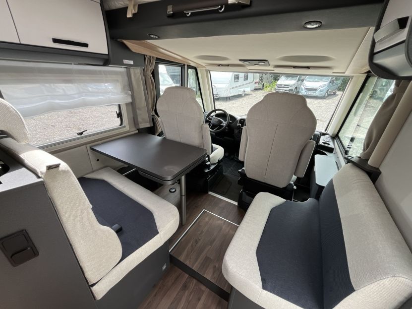 Knaus Live I 700 MEG (10)