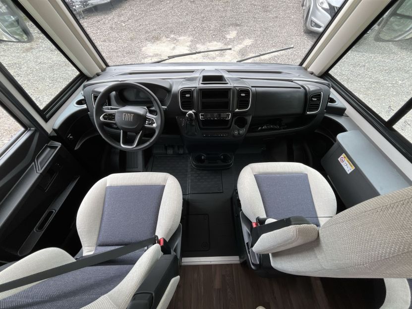 Knaus Live I 700 MEG (10)