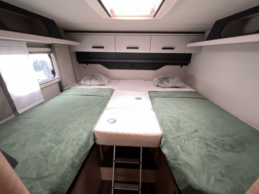 Knaus Live I 700 MEG (10)