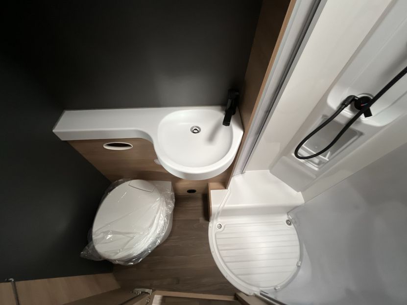 Knaus Live I 700 MEG (10)
