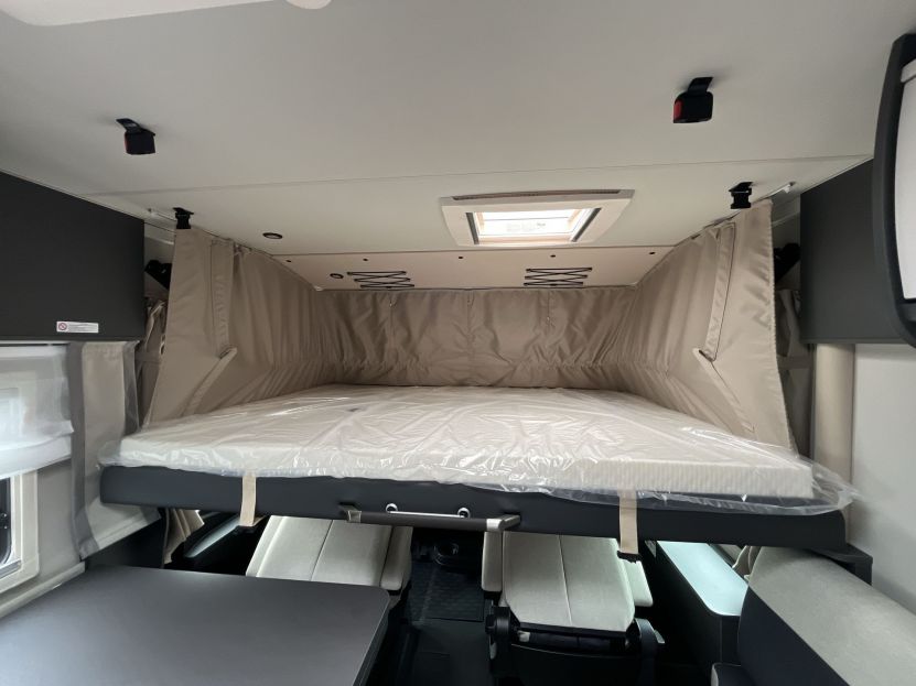 Knaus Live I 700 MEG (10)