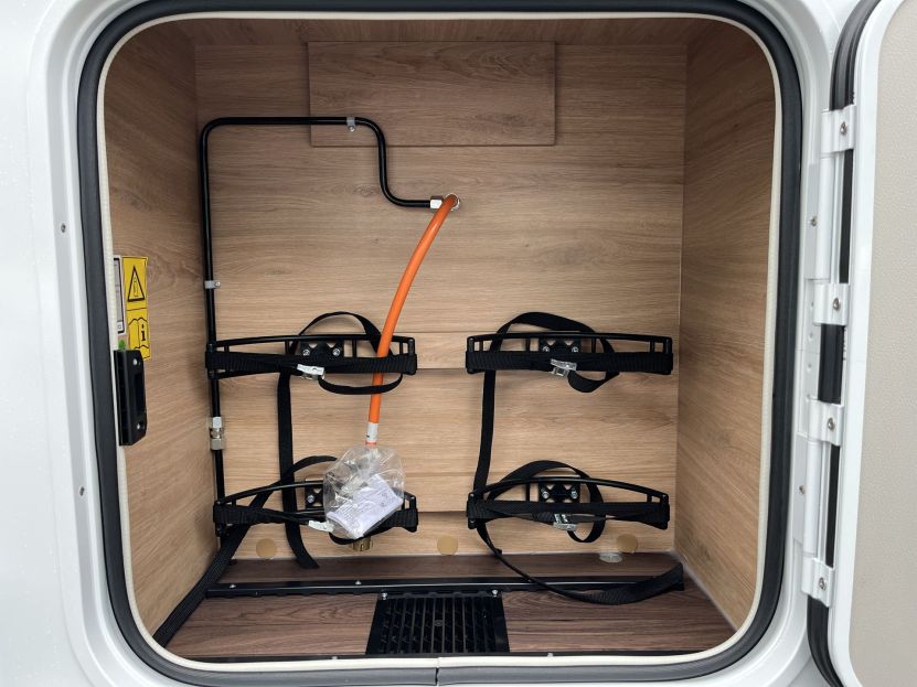Knaus Live I 700 MEG (10)