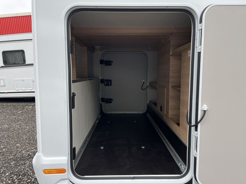Knaus Live I 700 MEG (10)