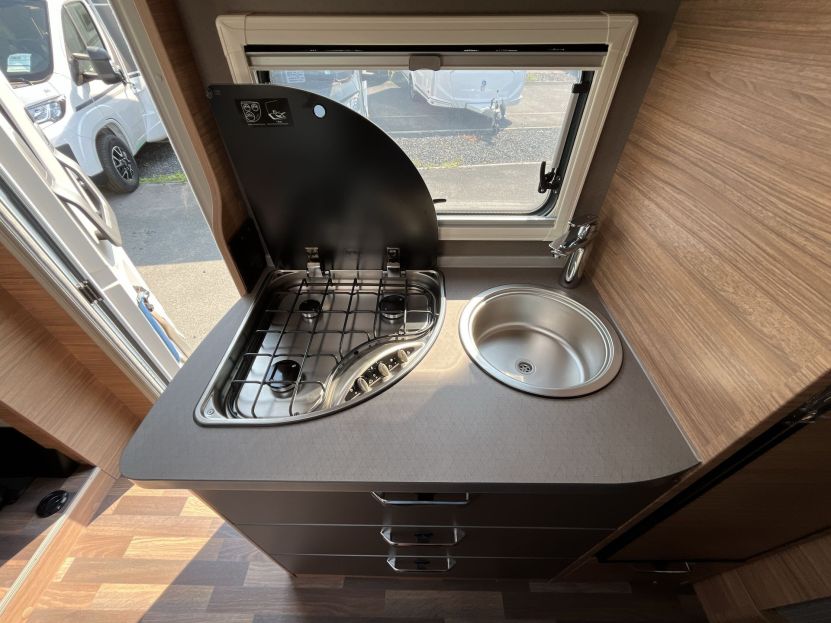 Weinsberg CaraCompact EDITION [PEPPER] 600 MEG (19)