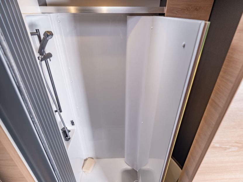 Knaus L!VE WAVE 650 MEG Platinum Selection