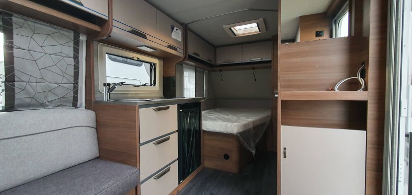Knaus Sport 450 FU pro 4 osoby