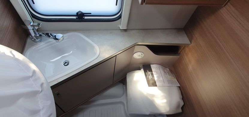 Knaus Sport 420 QD koupelna