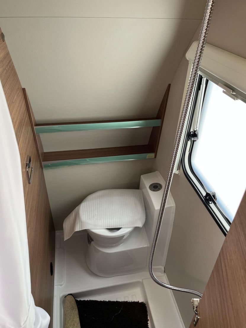 Knaus Sport 540 FDK koupelna