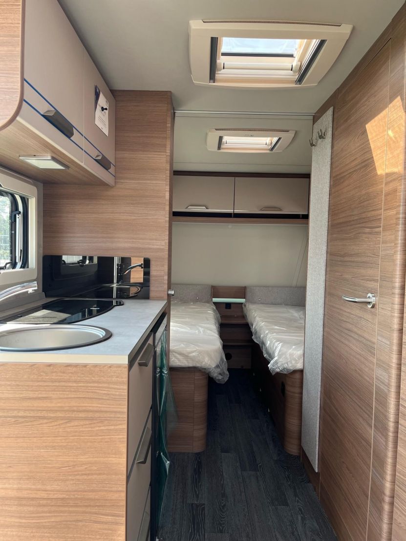 Knaus Sport 540 UE  lůžka