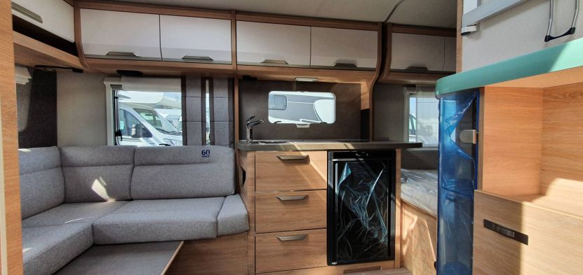 Knaus Südwind 450 FU "60 years Edition" interiér