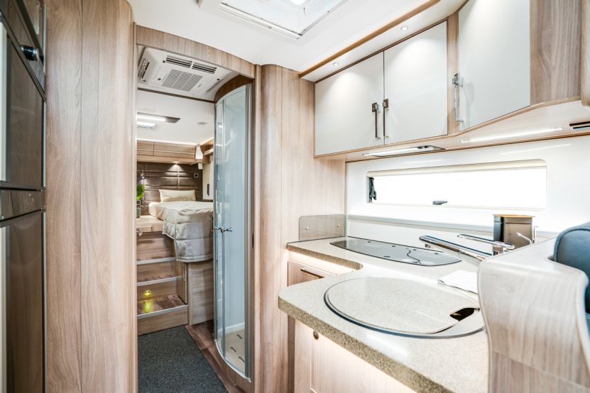 Kabe Travel Master Imperial i860 LGB Hykro Praha