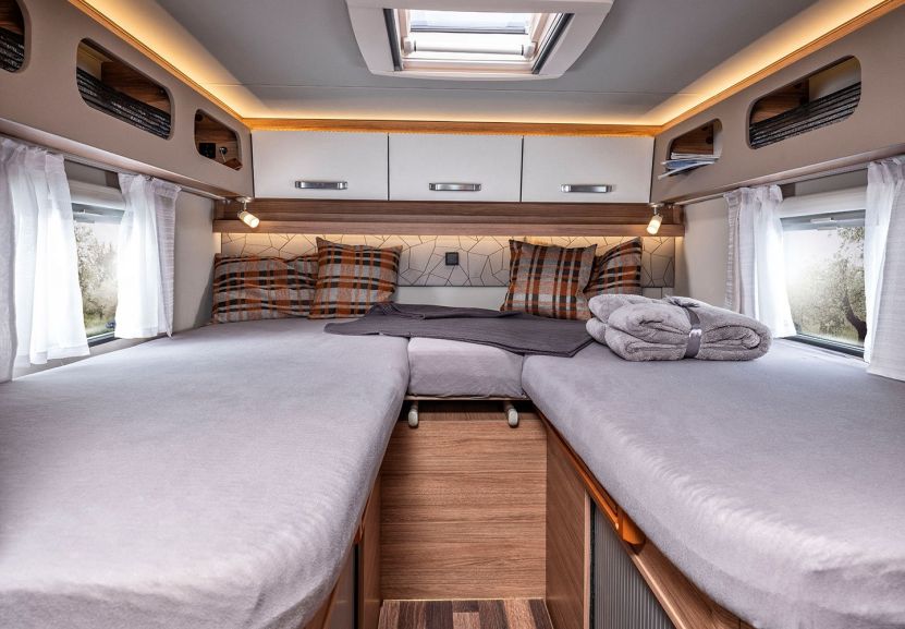 Obytný vůz Weinsberg Pepper 600 MEG lůžka